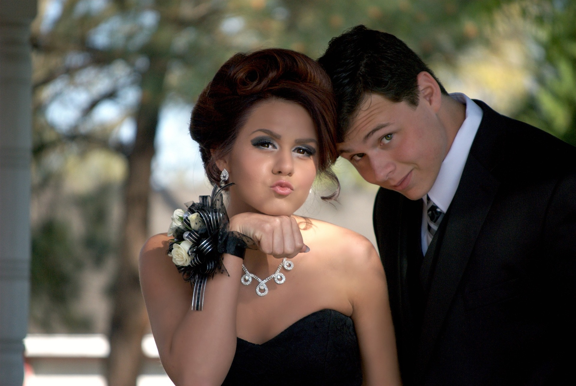 Prom Dress Shopping? Here are 4 Reasons 