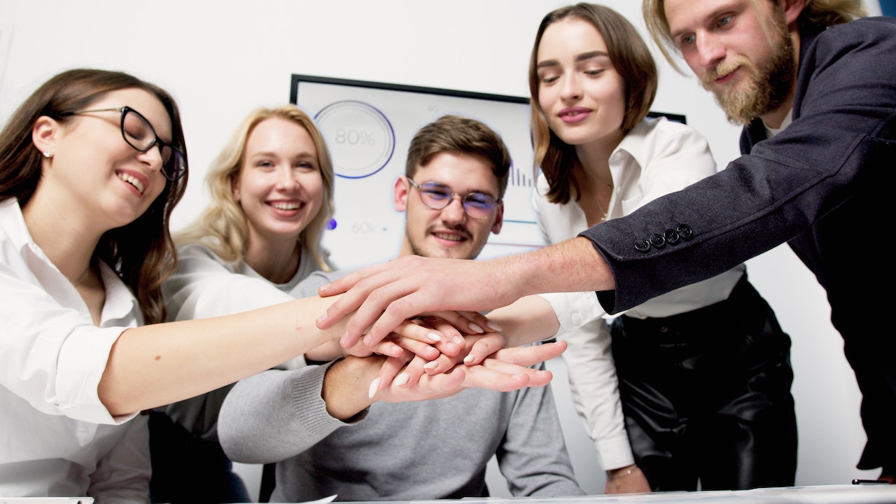 A Group of People Huddle During a Meeting | Goodwill Car Donations