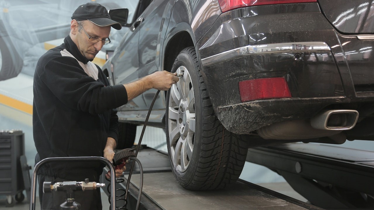 Checking Vehicle's Tire Pressure | Goodwill Car Donations