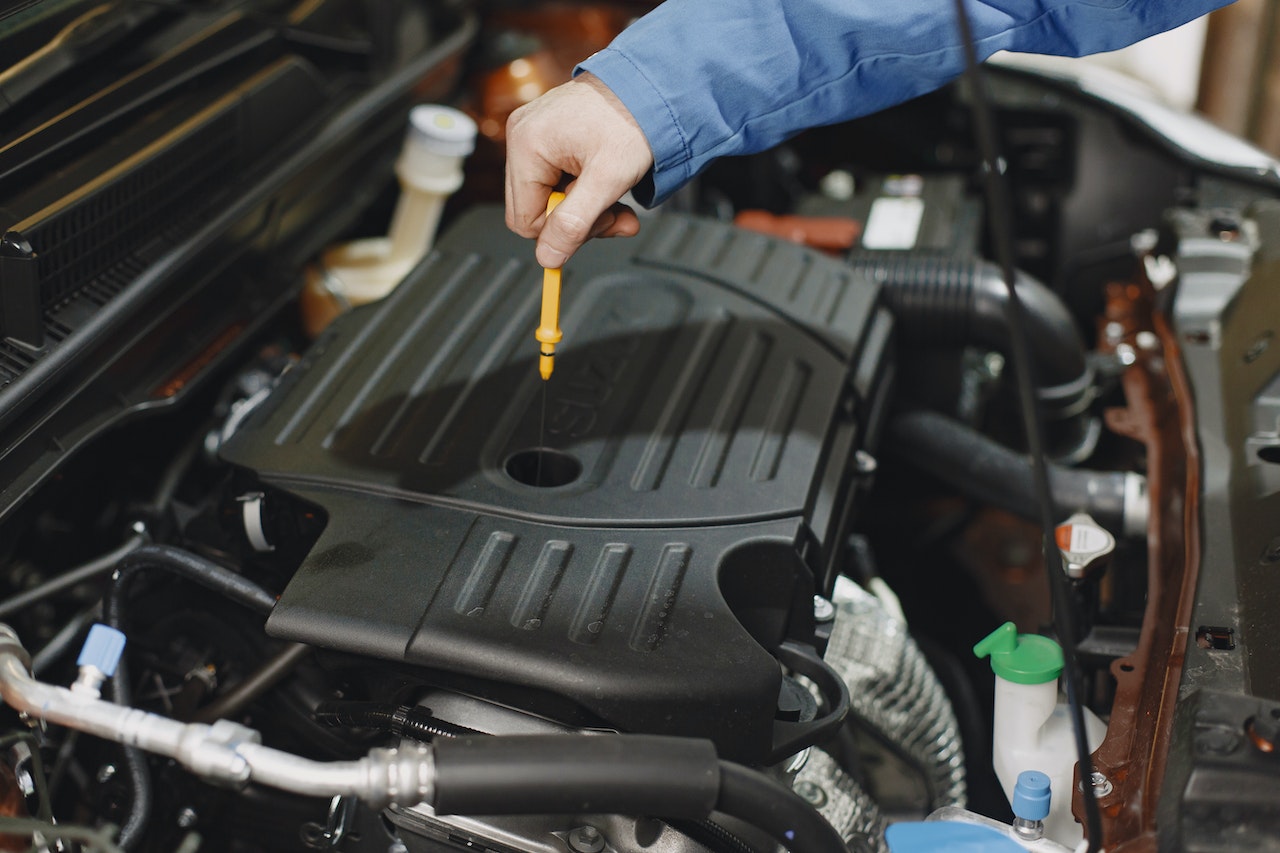 7 Signs That Your Car Needs an Oil Change | Goodwill Car Donations