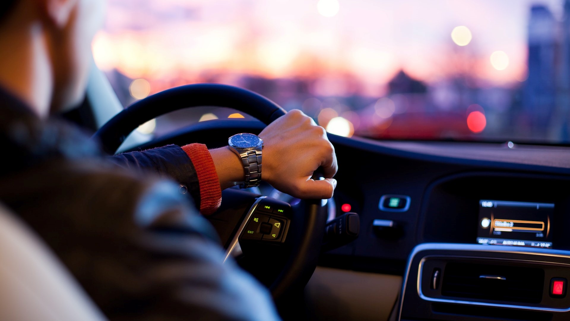 Hand on steering wheel | Goodwill Car Donations