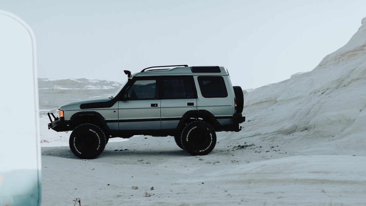 Jeep Parked in Desert | Goodwill Car Donations