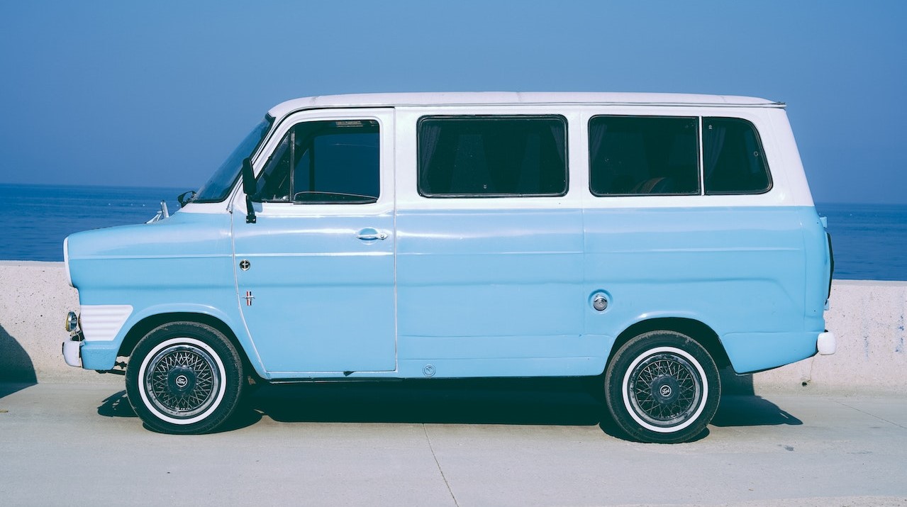 Photo of a Blue and White Minivan | Goodwill Car Donations