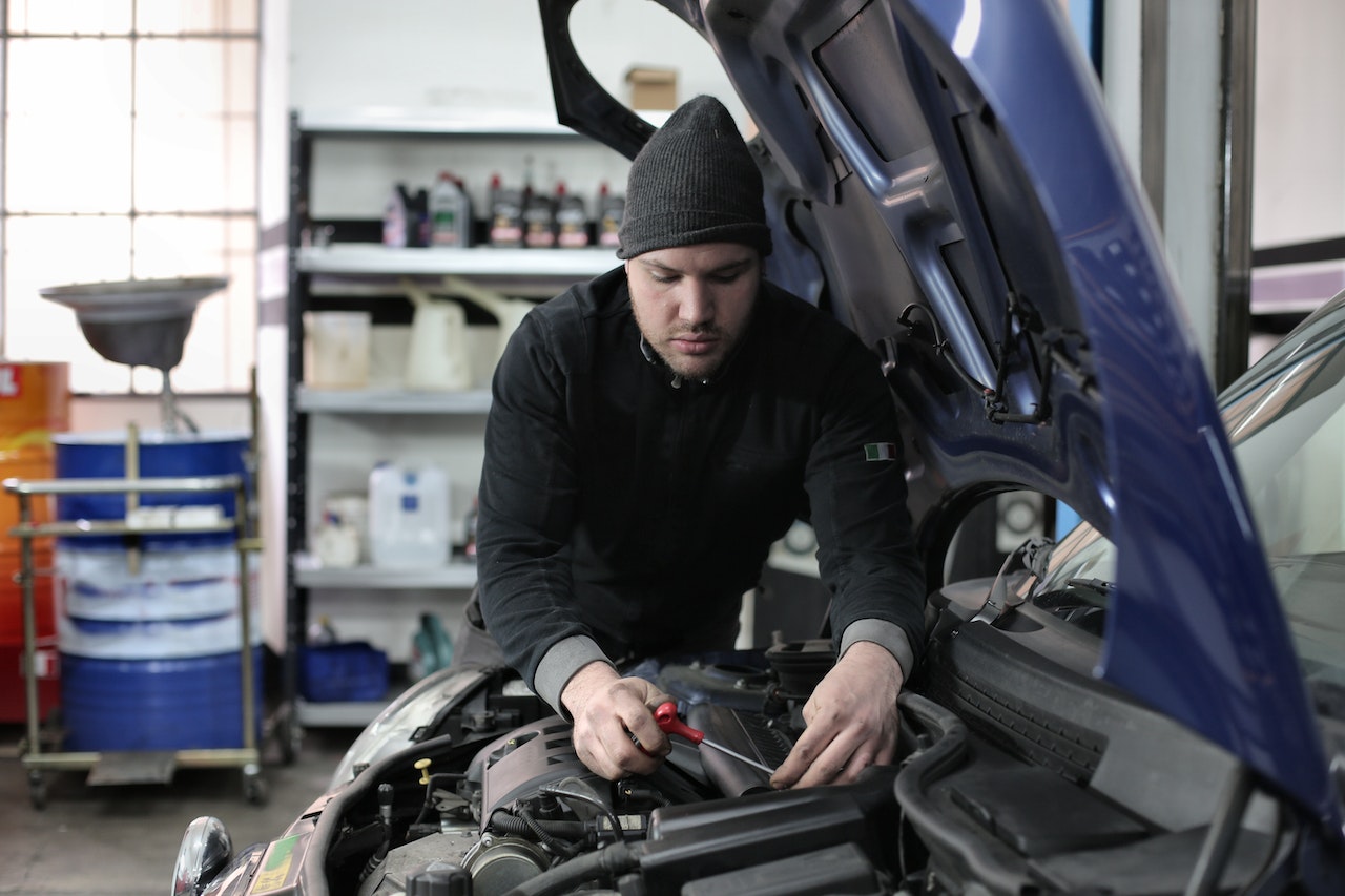 Looking for a Capable Mechanic You Can Trust | Goodwill Car Donations