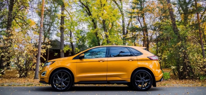 Yellow SUV parked on the side of the road | Kids Car Donations