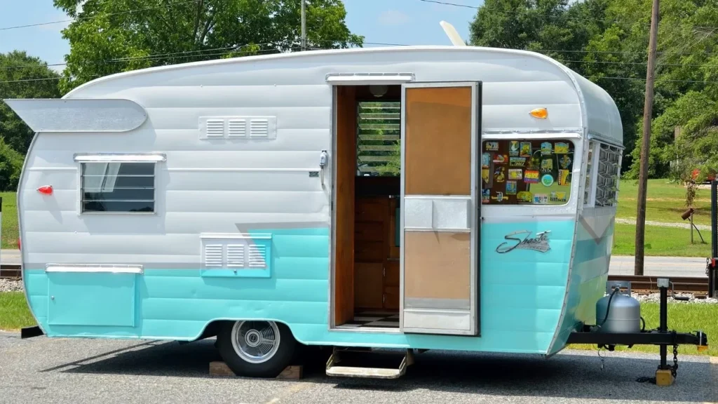 Old, Restored camper, Recreation image