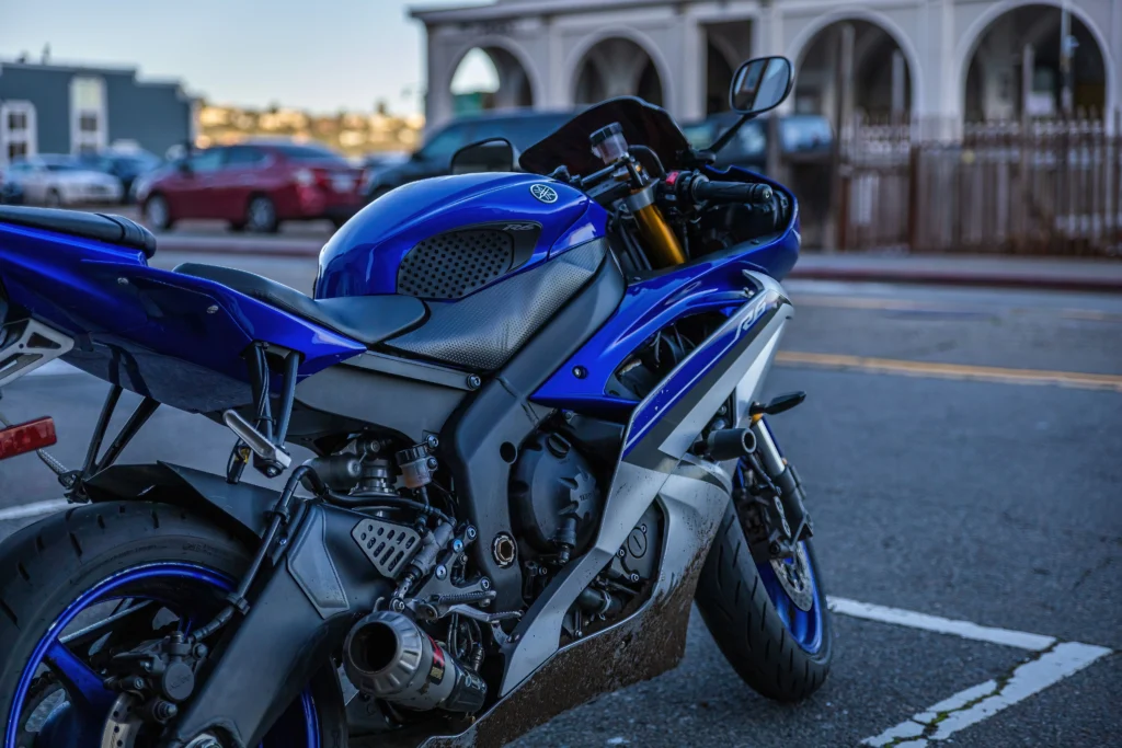 A sporty blue Yamaha YZF-R6 motorcycle parked outdoors