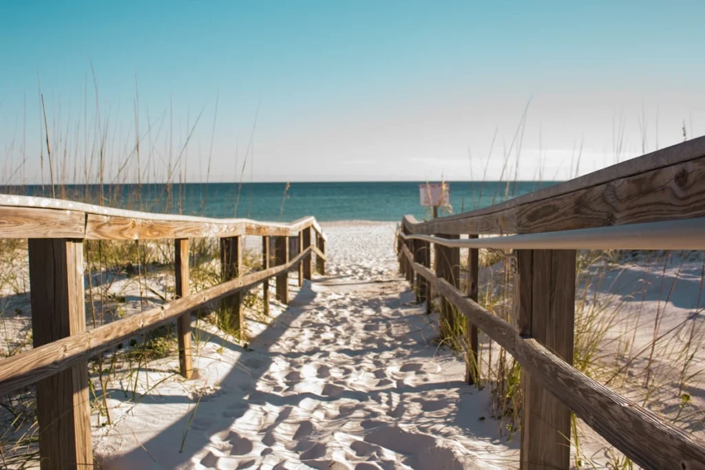 Wooden fence towards the ocean, Gulf Breeze, United States